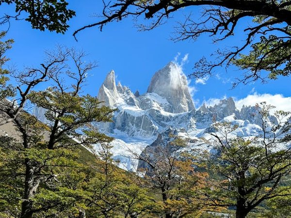Où trouver les meilleures randonnées pour découvrir les montagnes du Tian Shan, Kirghizistan?
